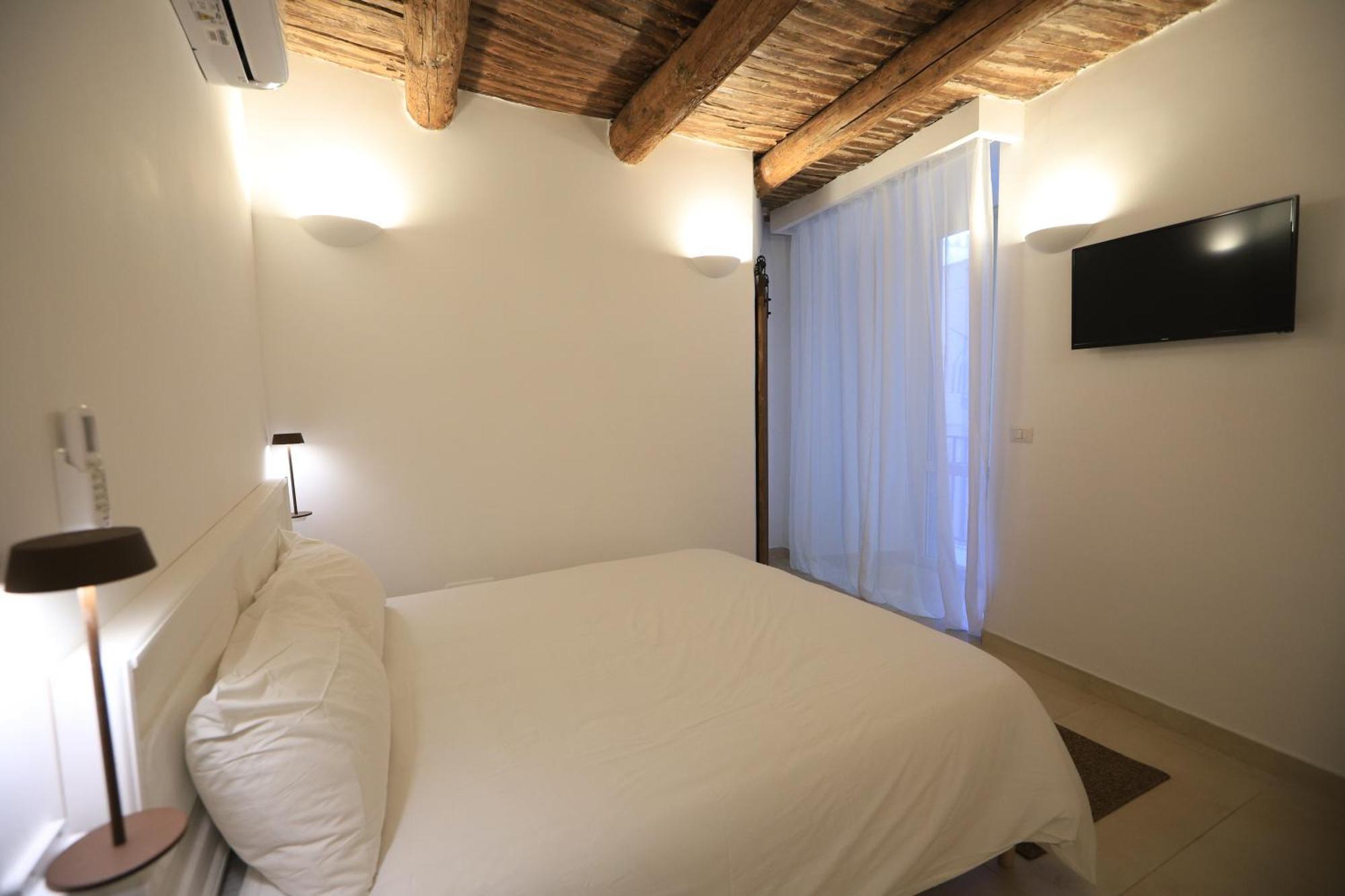 Ai 13 Gradoni Di Chiaia Bed & Breakfast Наполи Екстериор снимка